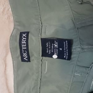 Women size 4 green Arcteryx pants